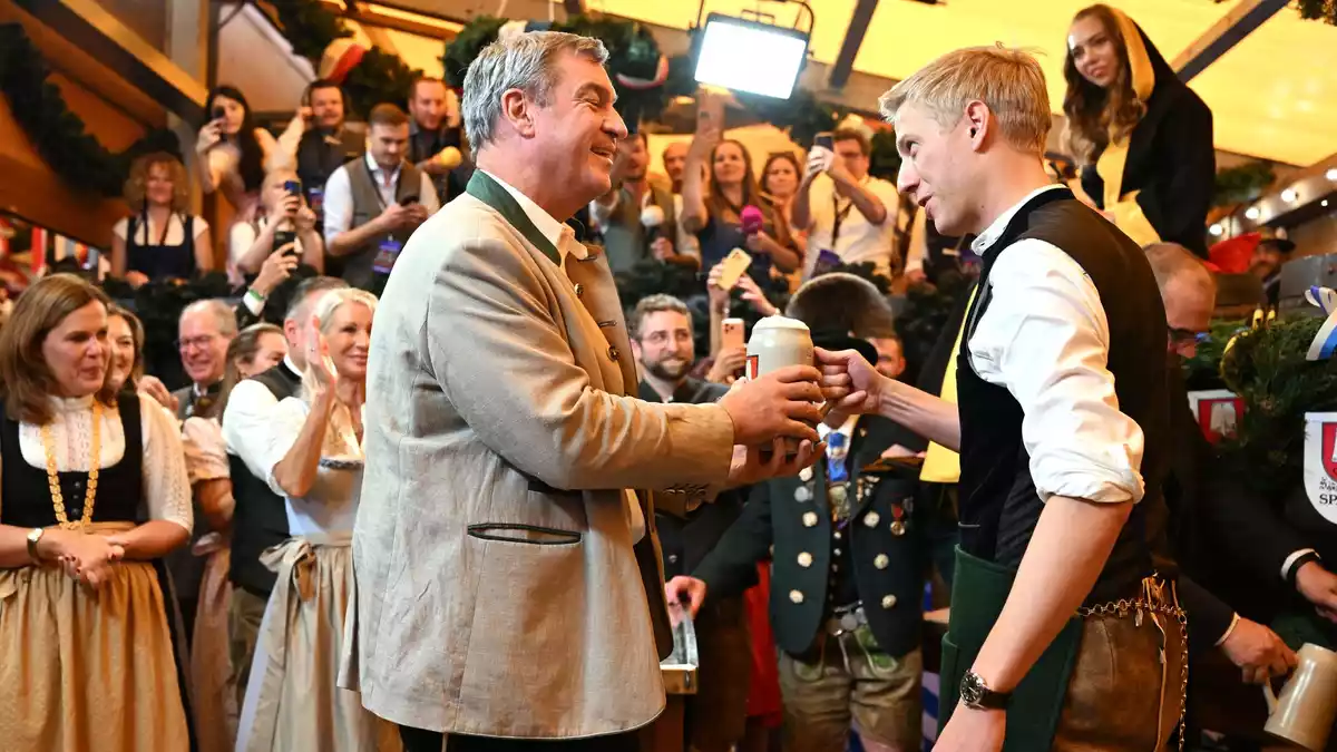 Das Oktoberfest beginnt. - Bild: Sven Hoppe/dpa