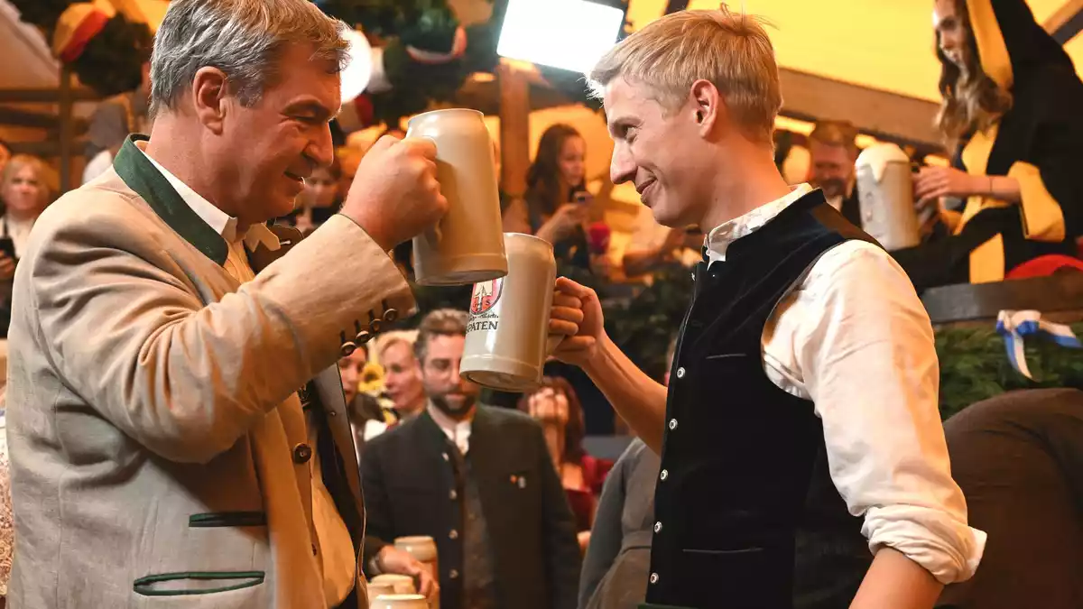 Auf eine friedliche Wiesn! - Bild: Sven Hoppe/dpa