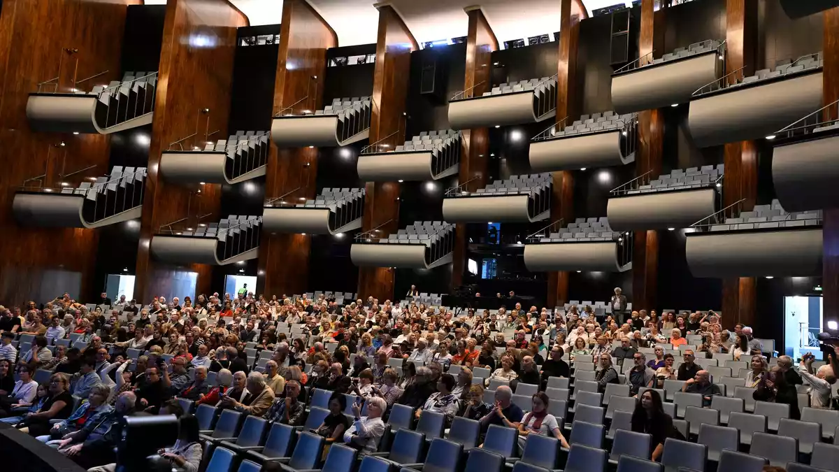 Die Sanierung von Oper und Schauspielhaus in Köln wird an diesem Wochenende mit einem großen Fest gefeiert. - Bild: Roberto Pfeil/dpa