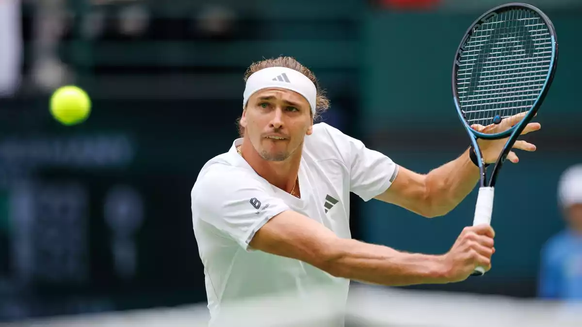 Alexander Zverev zeigte im Davis Cup eine solide Leistung. - Bild: Friso Gentsch/dpa