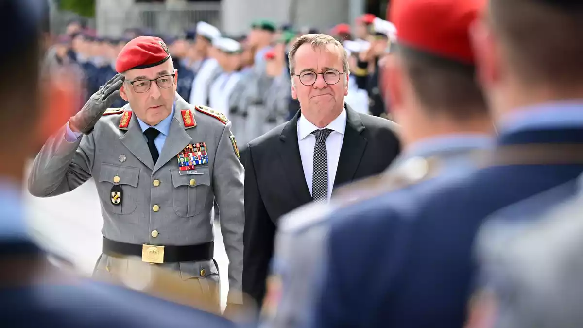 Verteidigungsminister Boris Pistorius (SPD) muss nach der Wahl Breuers entscheiden, wen er an die militärische Spitze der Bundeswehr setzt. (Archivbild) - Bild: Sebastian Gollnow/dpa