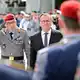 Verteidigungsminister Boris Pistorius (SPD) muss nach der Wahl Breuers entscheiden, wen er an die militärische Spitze der Bundeswehr setzt. (Archivbild) - Bild: Sebastian Gollnow/dpa