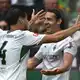 Florian Neuhaus (r) brachte die Borussia früh in Führung. - Bild: Federico Gambarini/dpa