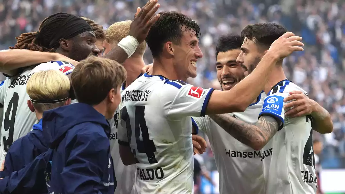Der HSV durfte über den ersten Saisonsieg jubeln. - Bild: Marcus Brandt/dpa