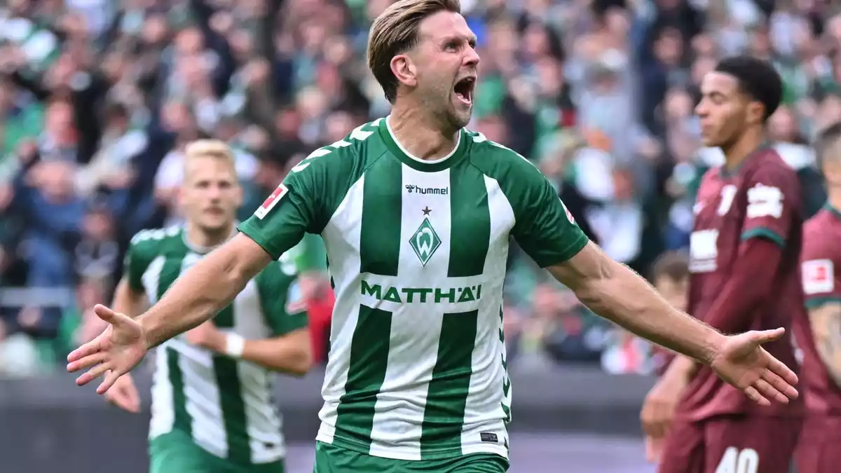 Niclas Füllkrug jubelt über sein Tor gegen Augsburg. - Bild: David Inderlied/dpa