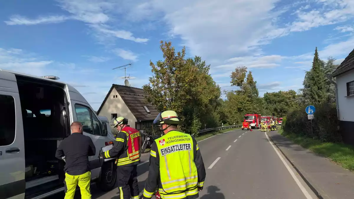 FW Königswinter: Gasleitung bei Baggerarbeiten in Königswinter-Heisterbacherrott beschädigt - Bild: presseportal.de