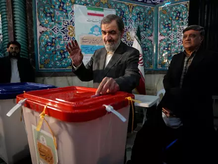 Irans höchster Sicherheitskoordinator, Mohsen Resai, signalisiert die Bereitschaft, zum Rahmenabkommen mit den USA zurückzukehren. (Archivbild) - Foto: Vahid Salemi/AP/dpa
