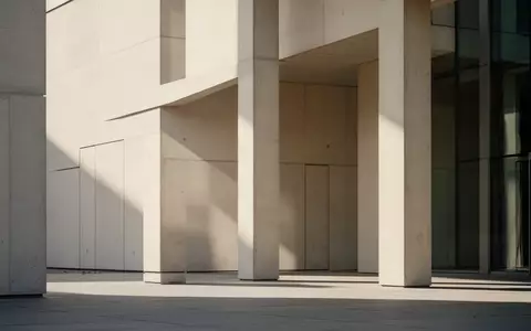 Ein minimalistisches, modernes Regierungsgebäude mit klaren architektonischen Linien und weichem Tageslicht. - Foto: über boerse-global.de