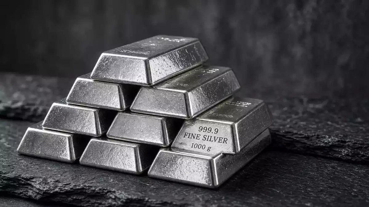 Silver Holds Above 50-Day Average as Sixth Straight Deficit Supports Floor
