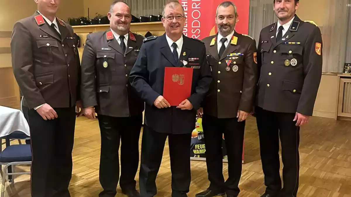 FW-EN: Wetter - 50 Jahre Feuerwehrfreundschaft - gelebte Kameradschaft über Grenzen hinweg - Bild: presseportal.de