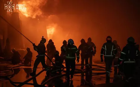 Auch das Kiewer Umland wird regelmäßig mit russischen Drohnen- und Raketenangriffen überzogen. (Archivbild) - Foto: -/Ukrainian Emergency Service via AP/dpa
