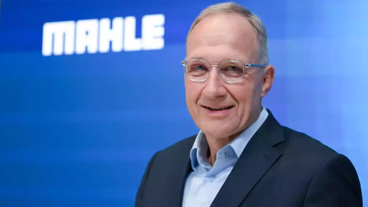 Mahle-Chef Arnd Franz: «Ohne Lastkraftwagen geht nichts.» (Archivbild) - Bild: Bernd Weißbrod/dpa