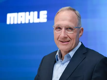 Mahle-Chef Arnd Franz: «Ohne Lastkraftwagen geht nichts.» (Archivbild) - Foto: Bernd Weißbrod/dpa