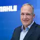 Mahle-Chef Arnd Franz: «Ohne Lastkraftwagen geht nichts.» (Archivbild) - Bild: Bernd Weißbrod/dpa