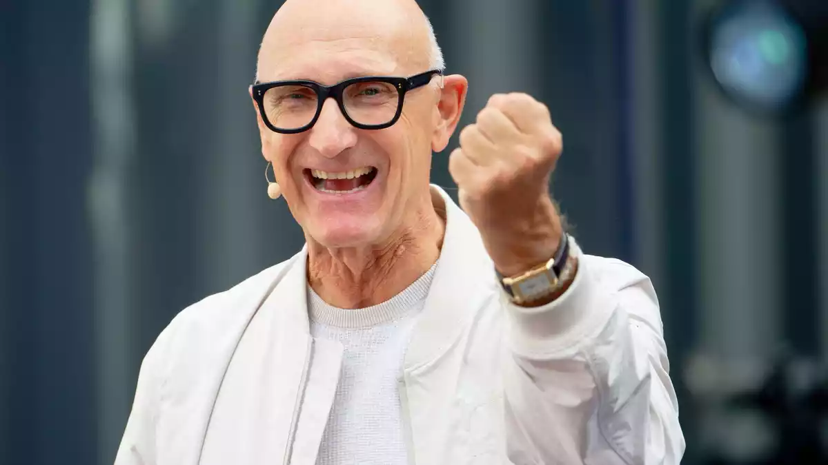 Lasst uns optimistisch sein - auch beim Thema KI, sagt Telekom-Boss Tim Höttges. - Bild: Henning Kaiser/dpa