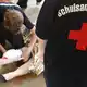 Fachleute fordern, dass alle Schüler verpflichtend Wiederbelebungsmaßnahmen in der Schule lernen. (Symbolbild) - Bild: Friso Gentsch/dpa