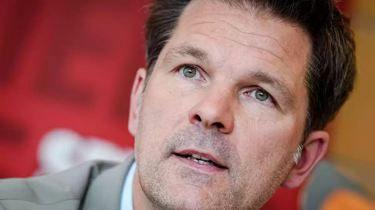 SPD-Spitzenkandidat Steffen Krach sieht sich im Berliner Wahlkampf vom Bundestrend und staatsanwaltschaftlichen Ermittlungen ausgebremst. (Archivbild) - Bild: Kay Nietfeld/dpa