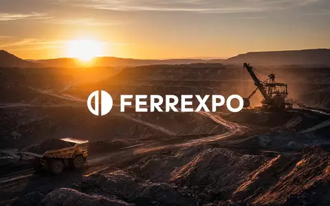 Abstrakte Darstellung eines industriellen Bergbaugeländes bei Sonnenaufgang mit Fokus auf Investition und Schwerindustrie. - Foto: über boerse-global.de
