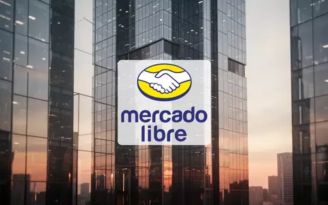 Moderne Glasfassade eines Bürogebäudes bei Sonnenuntergang als Symbol für langfristige Finanzinvestitionen - Foto: über boerse-global.de