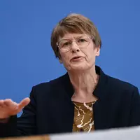 Scharfe Kritik am Tankrabatt: Ökonomin Veronika Grimm. (Archivbild)  - Foto: Britta Pedersen/dpa