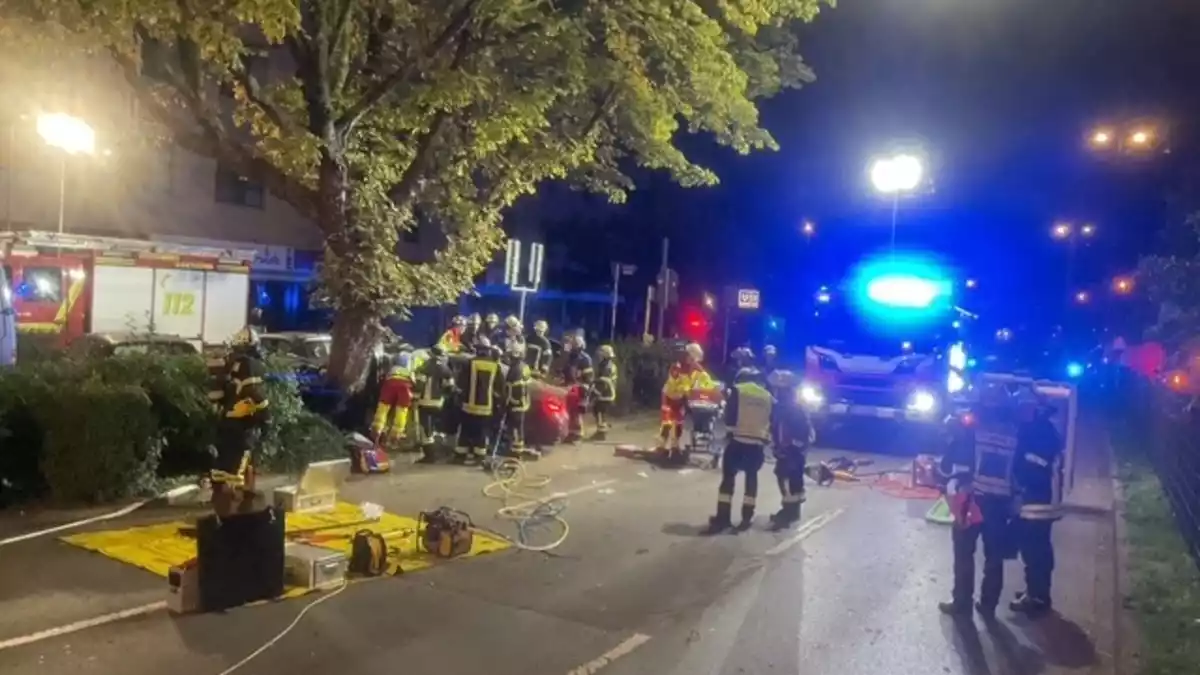 FW-DO: Verkehrsunfall auf dem Burgwall - eine Person eingeklemmt - Bild: presseportal.de