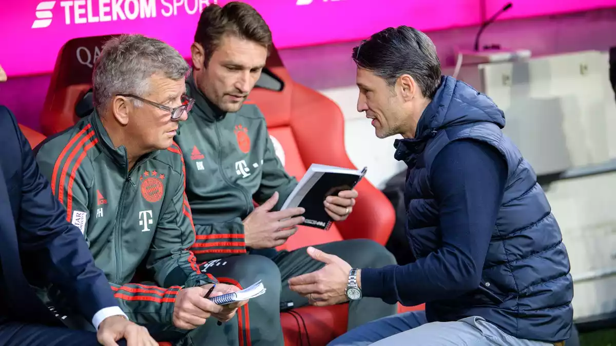 Der Tod seines ehemaligen Co-Trainers traf auch Niko Kovac (r.). (Archivbild) - Bild: Matthias Balk/dpa