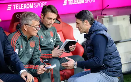 Der Tod seines ehemaligen Co-Trainers traf auch Niko Kovac (r.). (Archivbild) - Foto: Matthias Balk/dpa