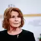 Um Senta Berger für die Serie zu gewinnen, musste Regisseur Helmut Dietl sie erst überzeugen. (Archivbild)   - Bild: Sebastian Christoph Gollnow/dpa