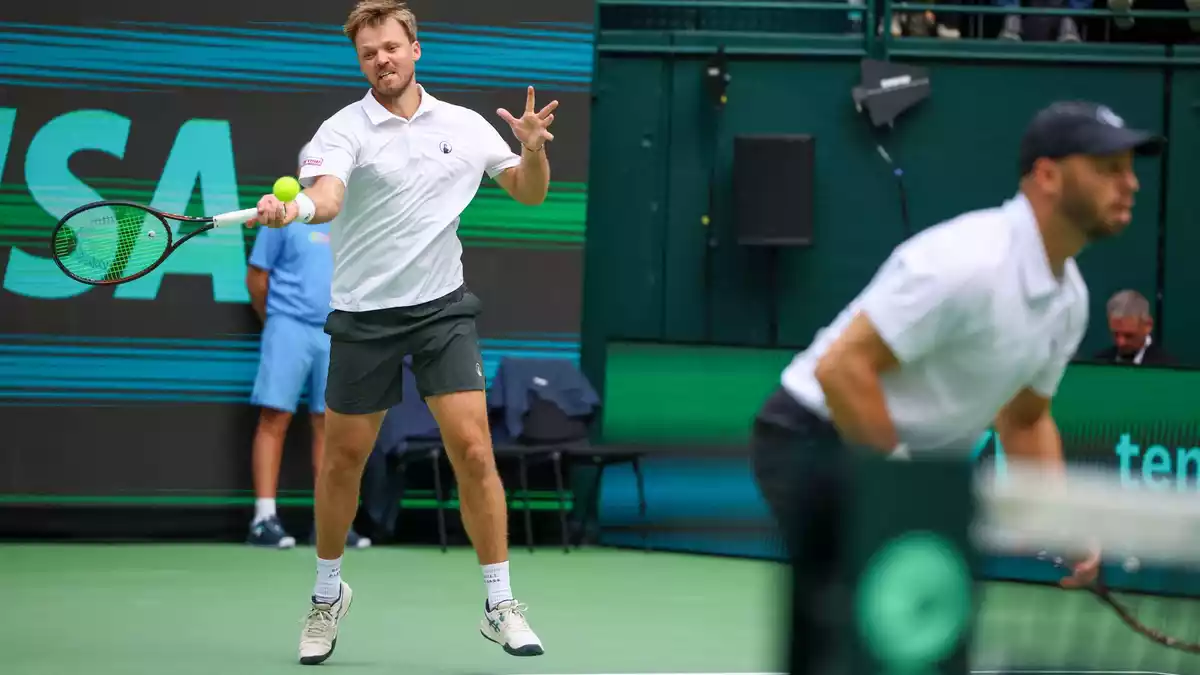 Kevin Krawietz und Tim Pütz haben Deutschland im Davis Cup in Führung gebracht. - Bild: Christoph Reichwein/dpa