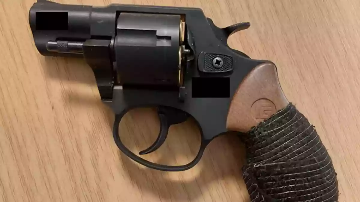 BPOL NRW: Mit Revolver durch den Hauptbahnhof - Bundespolizei beschlagnahmt Schreckschusswaffe - Bild: presseportal.de