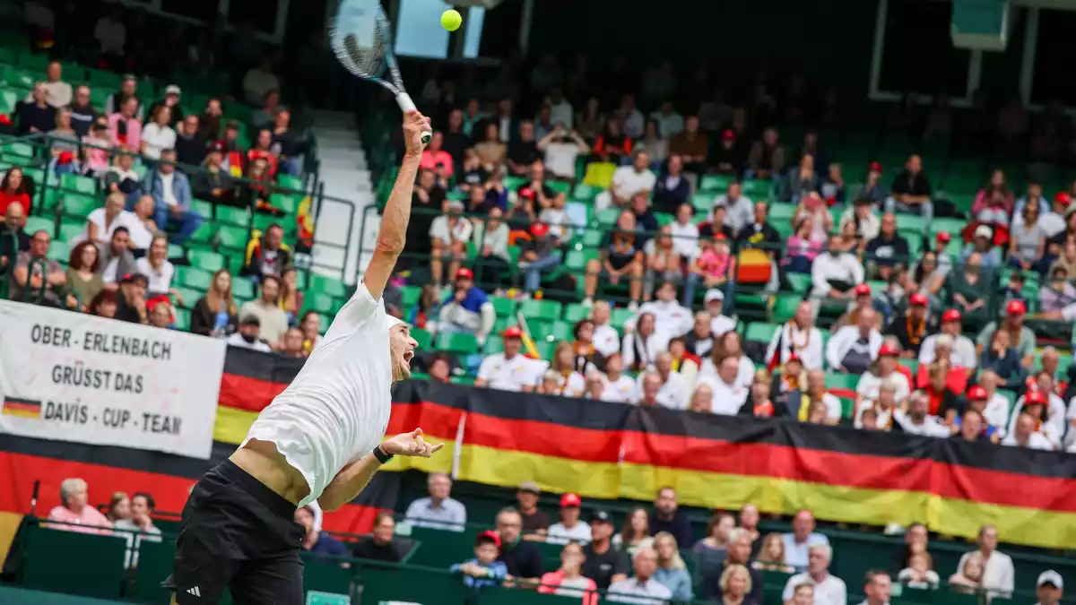 Alexander Zverev hat das deutsche Davis-Cup-Team zur Endrunde geführt. - Bild: Christoph Reichwein/dpa