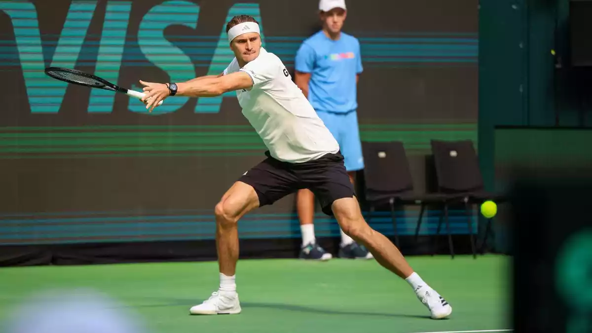 Eine Woche nach dem Triumph bei den US Open zeigte Alexander Zverev zwei starke Leistungen. - Bild: Christoph Reichwein/dpa