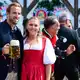 Harry Kane im Käderzelt.   - Bild: Sven Hoppe/dpa