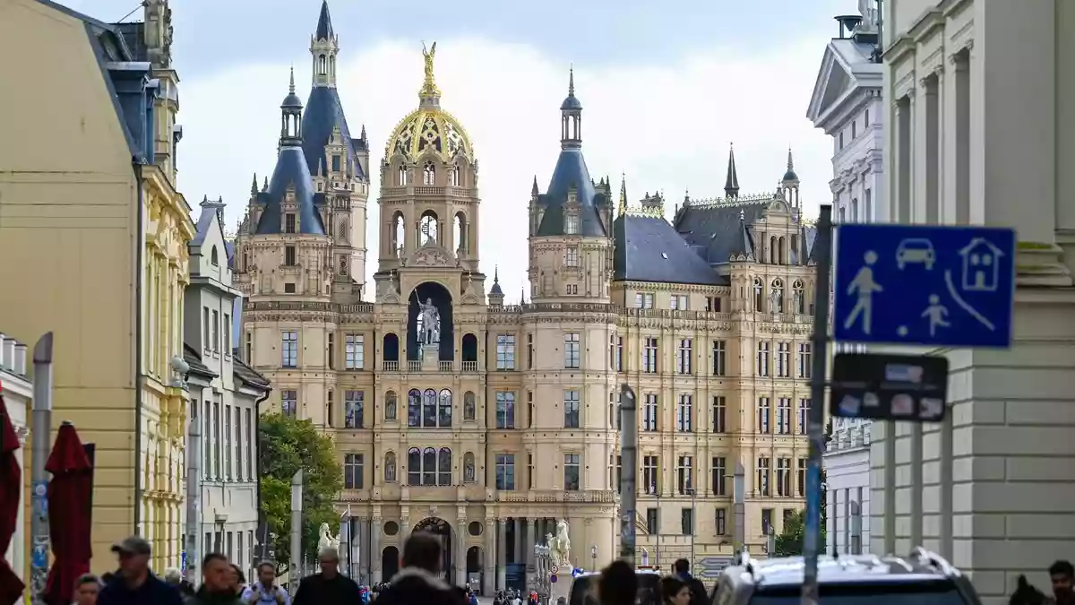 Der Landtag von Mecklenburg-Vorpommern hat seinen Sitz im Schweriner Schloss. - Bild: Christophe Gateau/dpa