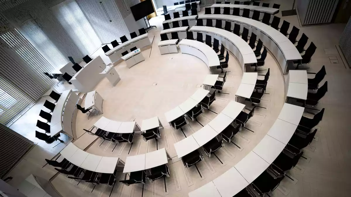 Heute haben die Wähler über die Sitzverteilung in zwei Landesparlamenten entschieden.  - Bild: Philip Dulian/dpa