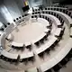 Heute haben die Wähler über die Sitzverteilung in zwei Landesparlamenten entschieden.  - Bild: Philip Dulian/dpa