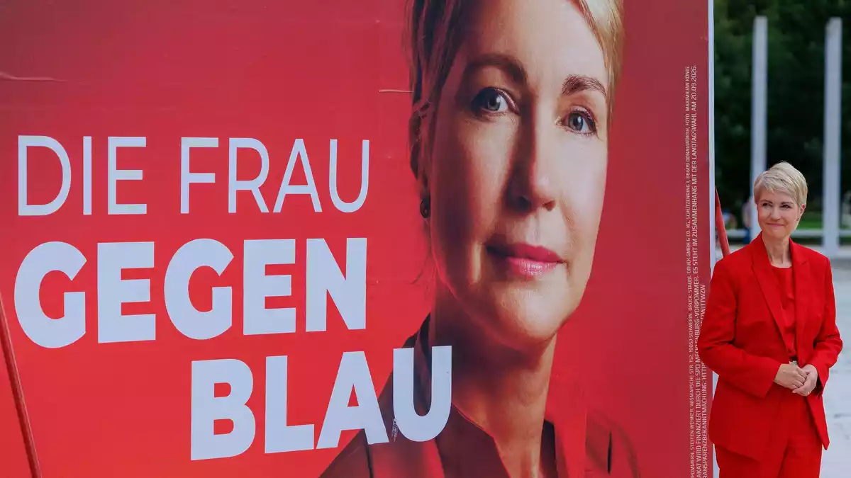 Schwesig präsentierte sich im Wahlkampf als Frau gegen Blau.  - Bild: Jens Büttner/dpa