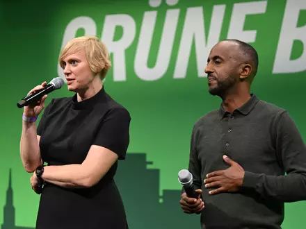 Die Grünen setzen nach der Berlin-Wahl auf eine Koalition mit Linke und SPD.  - Foto: Annette Riedl/dpa