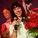 Elif Eralp spricht zu den Linke-Anhängern. - Bild: Sebastian Gollnow/dpa