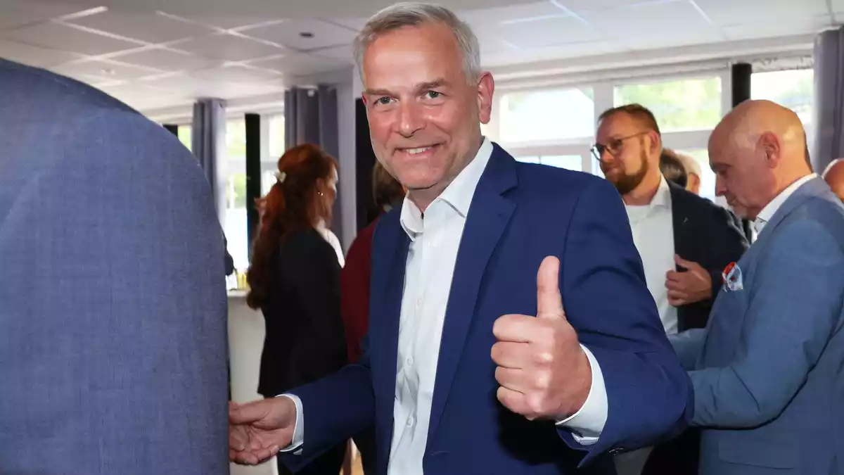 AfD-Kandidat Holm meldet Anspruch auf die Regierung an.  - Bild: Jens Büttner/dpa