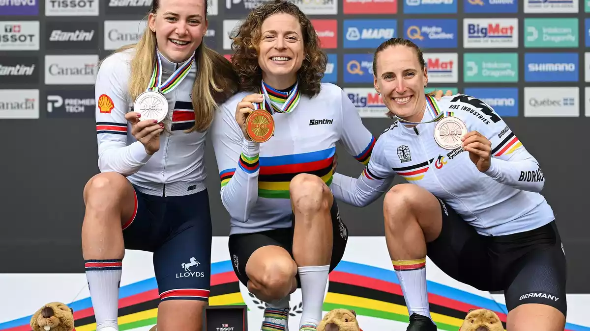 Franziska Koch (r) gewann Bronze im Zeitfahren. - Bild: Graham Hughes/The Canadian Press/AP/dpa