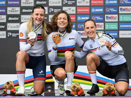 Franziska Koch (r) gewann Bronze im Zeitfahren. - Foto: Graham Hughes/The Canadian Press/AP/dpa
