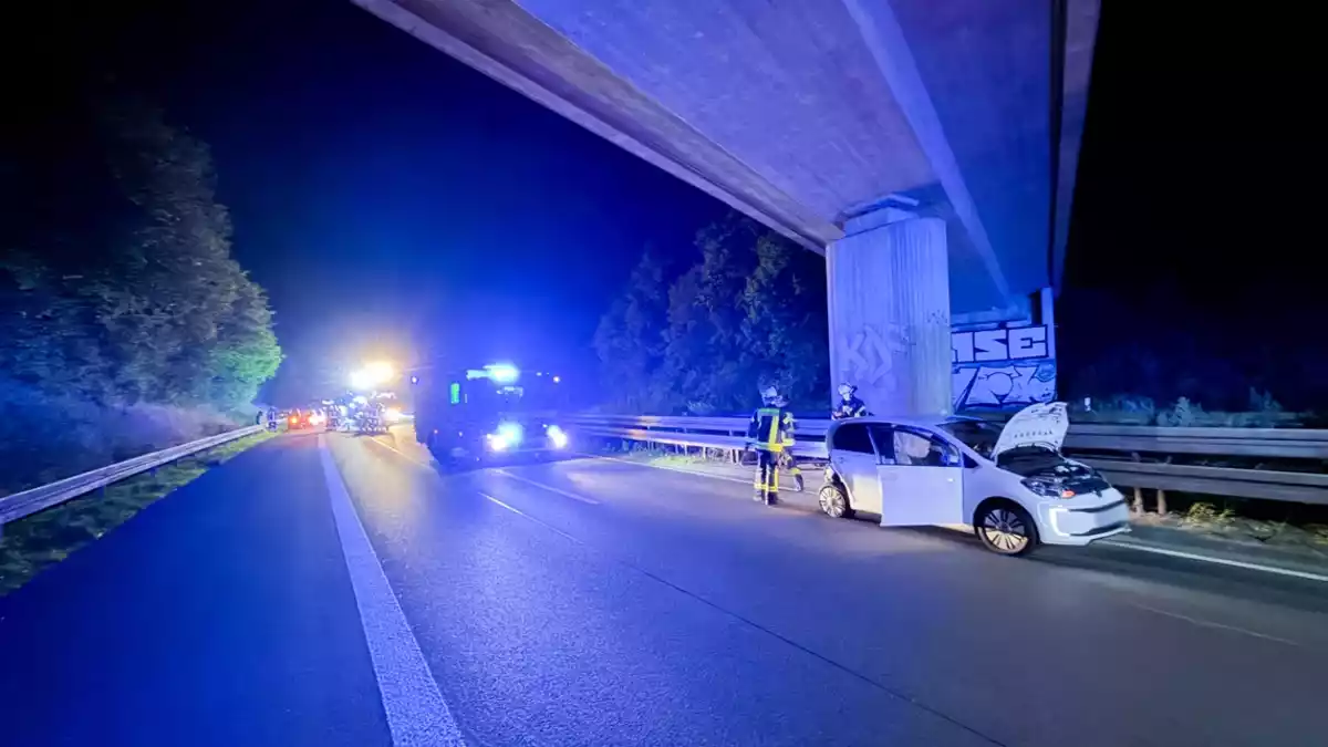 FFW Schwalmtal: Verkehrsunfall auf der A 52 in Fahrtrichtung Düsseldorf - Bild: presseportal.de