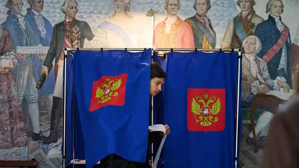 Es war die erste Abstimmung in Russland seit Beginn von Putins Krieg gegen die Ukraine im Februar 2022.  - Bild: Dmitri Lovetsky/AP/dpa