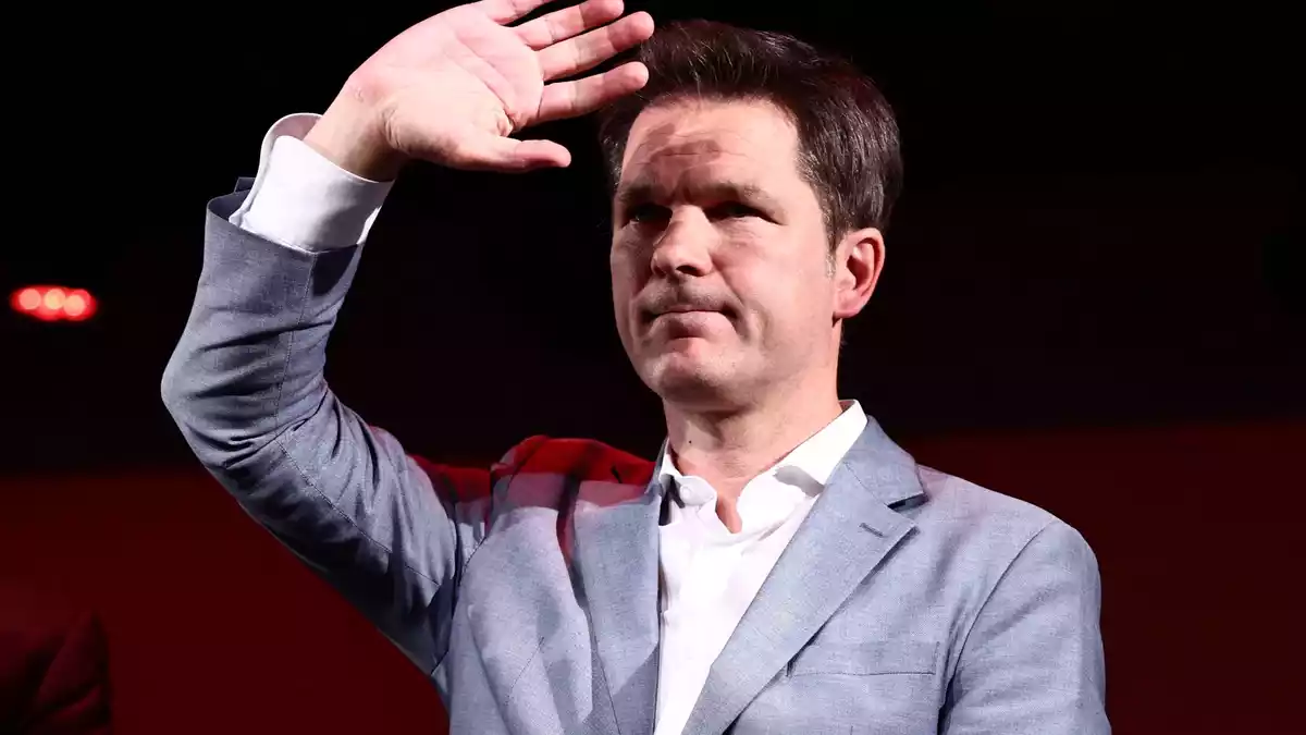 Steffen Krach gibt sich demütig.  - Bild: Christoph Soeder/dpa