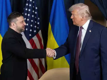 Der ukrainische Präsident Wolodymyr Selenskyj (l.) hat für kommende Woche ein Treffen mit seinem US-Kollegen Donald Trump (r.) angekündigt. (Archivbild) - Foto: Ukraine Presidency/Ukrainian Pre/Planet Pix via ZUMA Press Wire/dpa