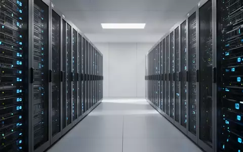 Ein moderner, minimalistischer Serverraum mit leuchtenden Hardware-Racks in einer ruhigen, professionellen Umgebung. - Foto: über boerse-global.de