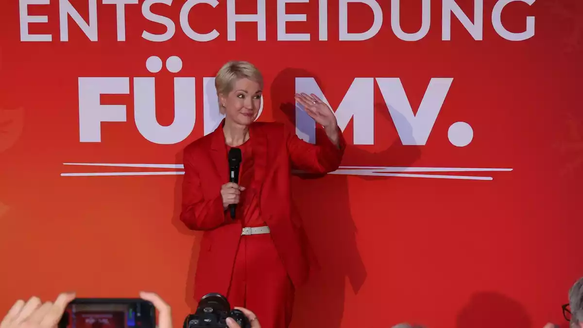 Manuela Schwesig ist Zweitplatzierte, erhebt aber wie die AfD den Regierungsanspruch. - Bild: Bernd Wüstneck/dpa