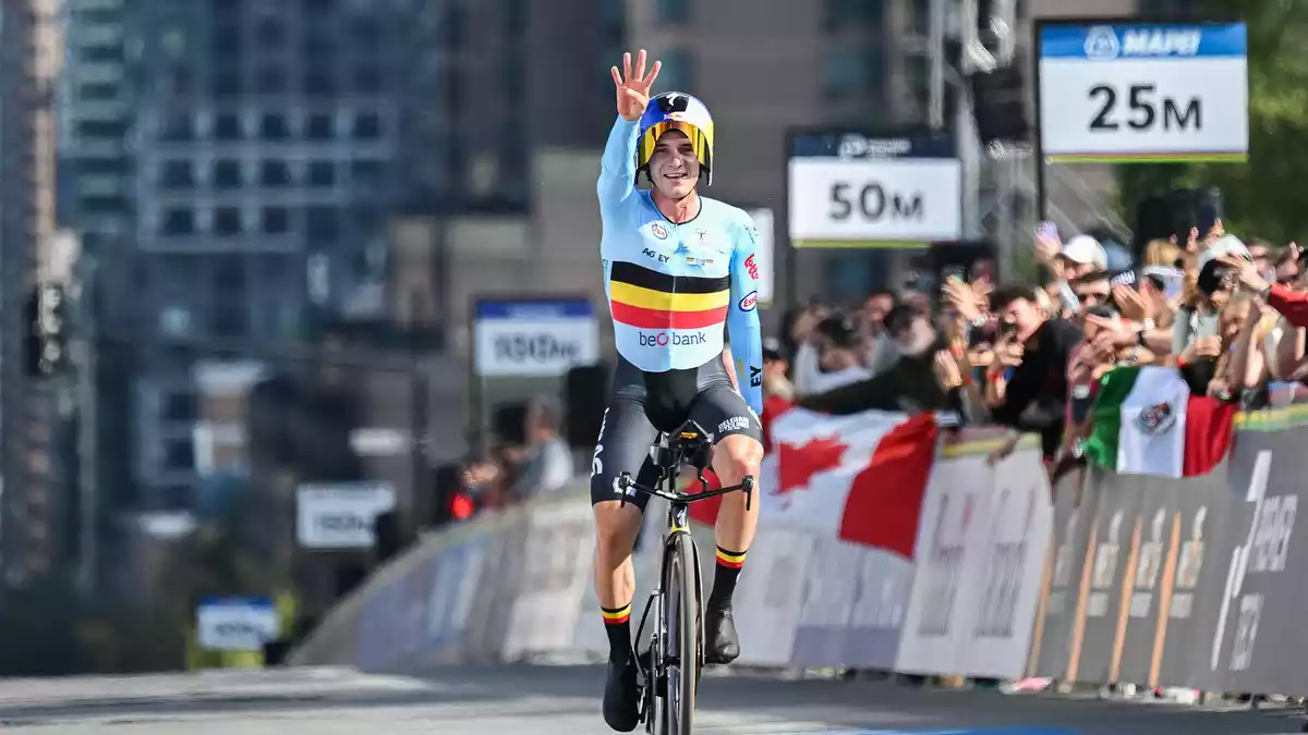 Remco Evenepoel ist im Zeitfahren nicht zu schlagen. - Bild: Christinne Muschi/The Canadian Press/AP/dpa