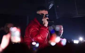 Der Rapper Haftbefehl bei einem Auftritt in Gießen vergangenes Jahr. (Archivbild) - Foto: Hannes P. Albert/dpa